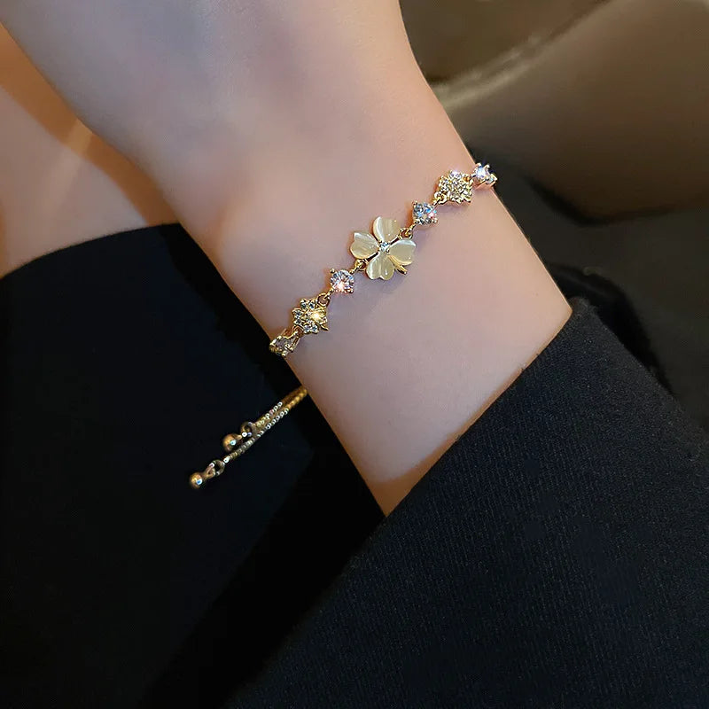 Pulseira de Ouro Feminina Flor Delicada