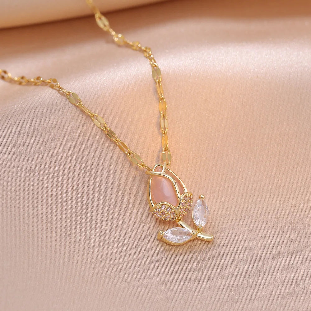 Colar Rosa Cravejada com Zircônia 18K
