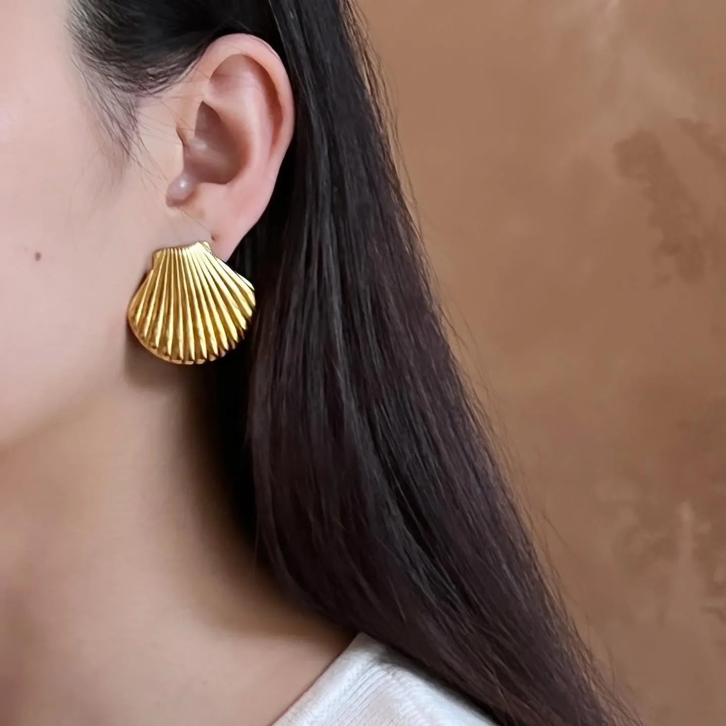 Brinco Feminino Concha Delicada 18K