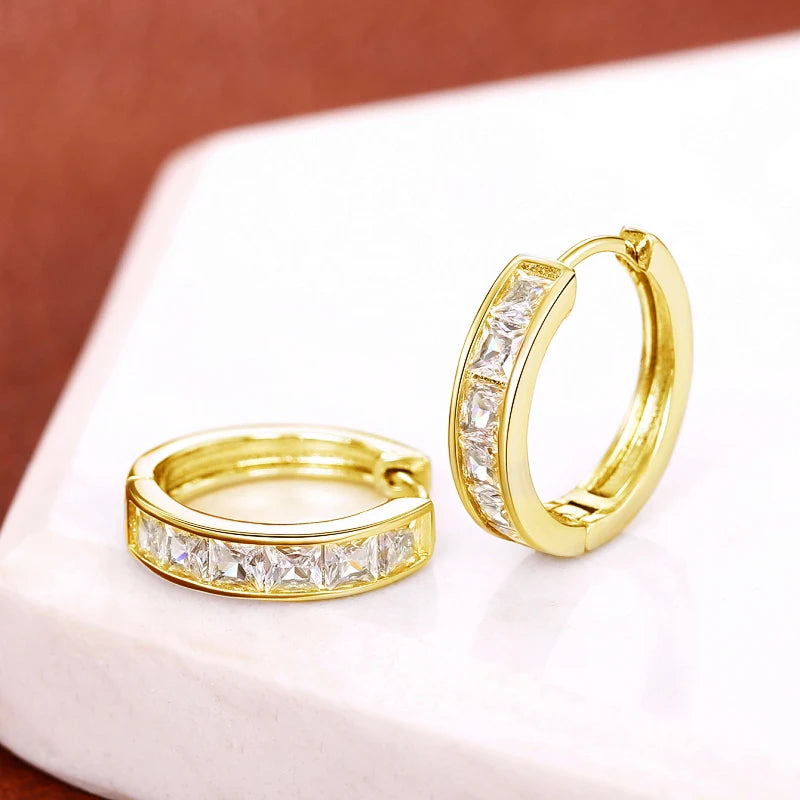 Huitan design clássico feminino brincos de argola completos com princesa quadrado cz simples e elegante acessórios femininos jóias versáteis