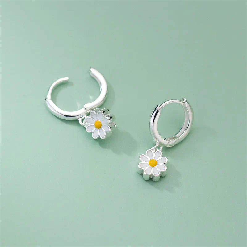 Brinco Feminino Flor Branca Prata