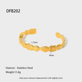 Elegante banhado a ouro de aço inoxidável geométrico martelado Eefeito aberto pulseira exclusiva feminina joias à prova d'água