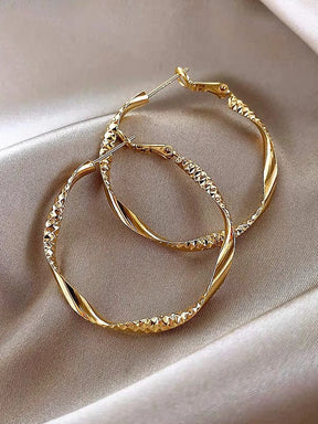 Brincos de design de textura sedosa requintada, joias de formato elegante, presentes de festa de feriado para mulheres