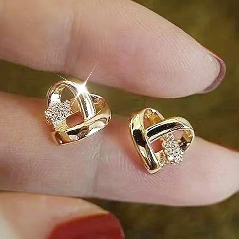 Huitan eternidade amor brincos orelha parafuso prisioneiro piercing cor prata/ouro moda coração brincos para mulheres chiques jóias de casamento