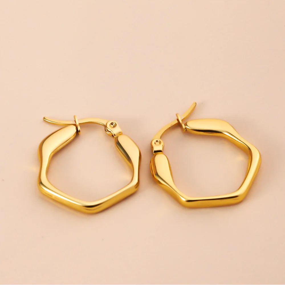 1 par de brincos de argola femininos de aço inoxidável, brincos hexagonais geométricos de metal dourado simples e requintados