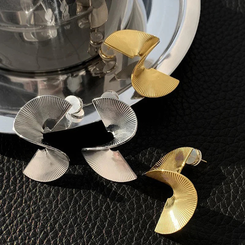 Brinco Feminino Espiral Retrô