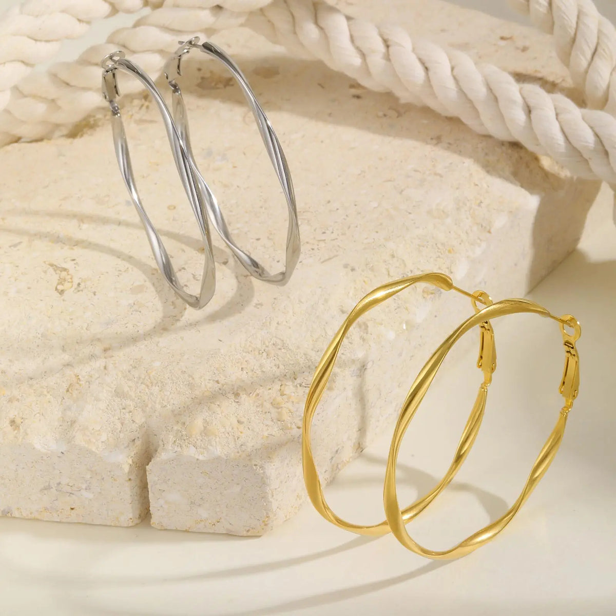 Brincos de argola Twist Circle para mulheres, brinco de argola Mobius Huggies de aço inoxidável, deslustrados e sem níquel