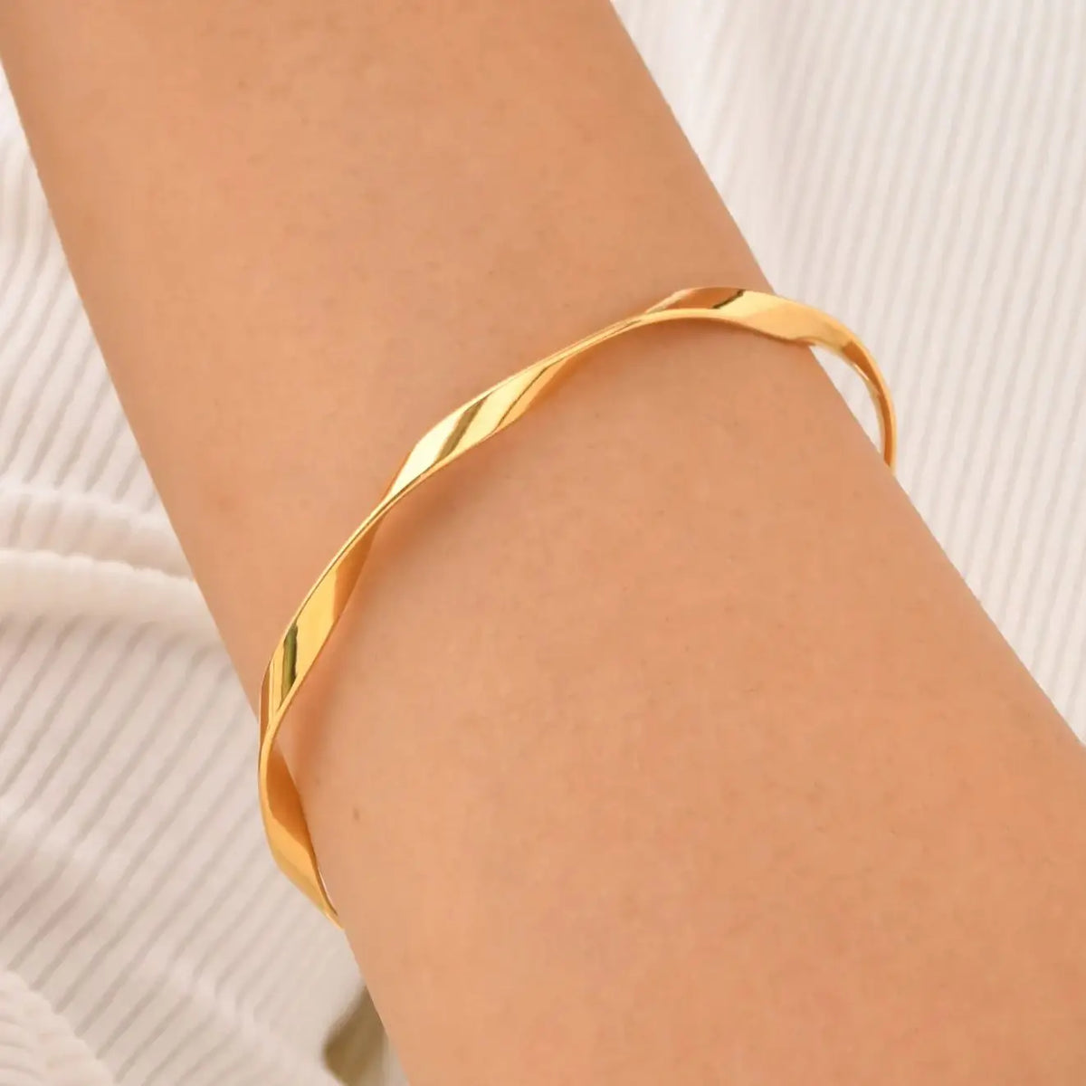 Pulseira mobius de aço inoxidável com brilho completo, para mulheres, meninas, cor dourada, minimalista, moda, pulseiras torcidas, joias, presentes
