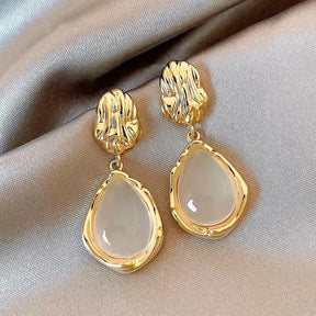 Brinco Gota Irregular Delicada 18K
