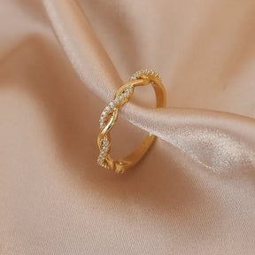 Anel Feminino Luxury Ouro cravejado com Zircônia