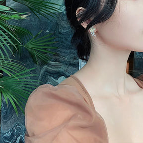 Brinco Feminino Flor Cravejada de Zircônia