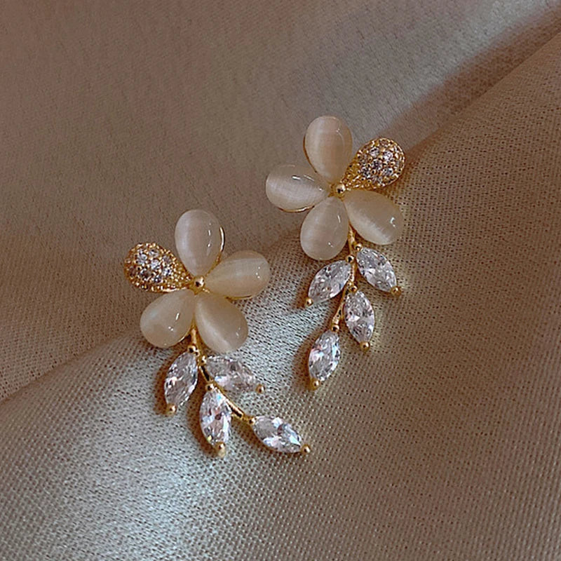 Brinco Feminino Flor Cravejada de Zircônia